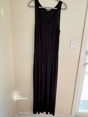 Caslon Black Top with Scoop Neck